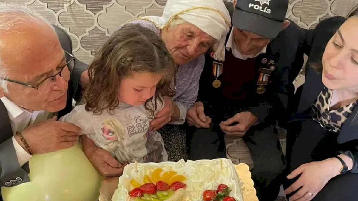 95 yaşındaki Kore Gazisine doğum günü sürprizi
