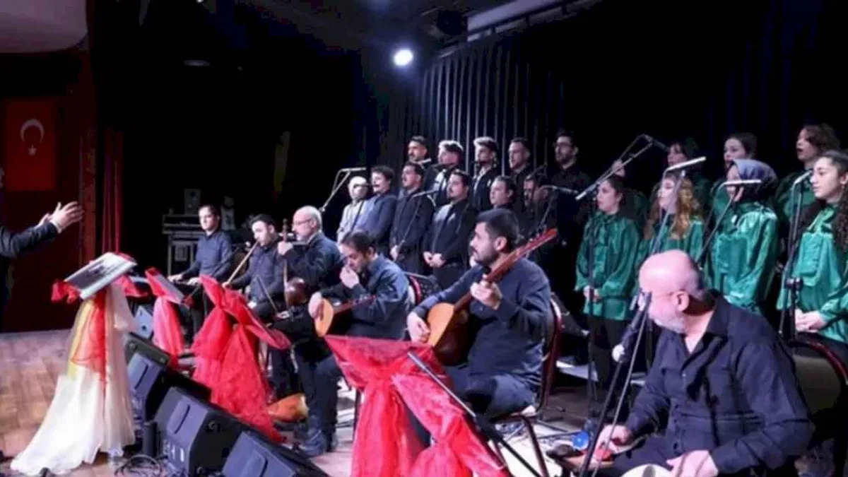 Bursa İnegöl'de gençler kulakların pasını sildi