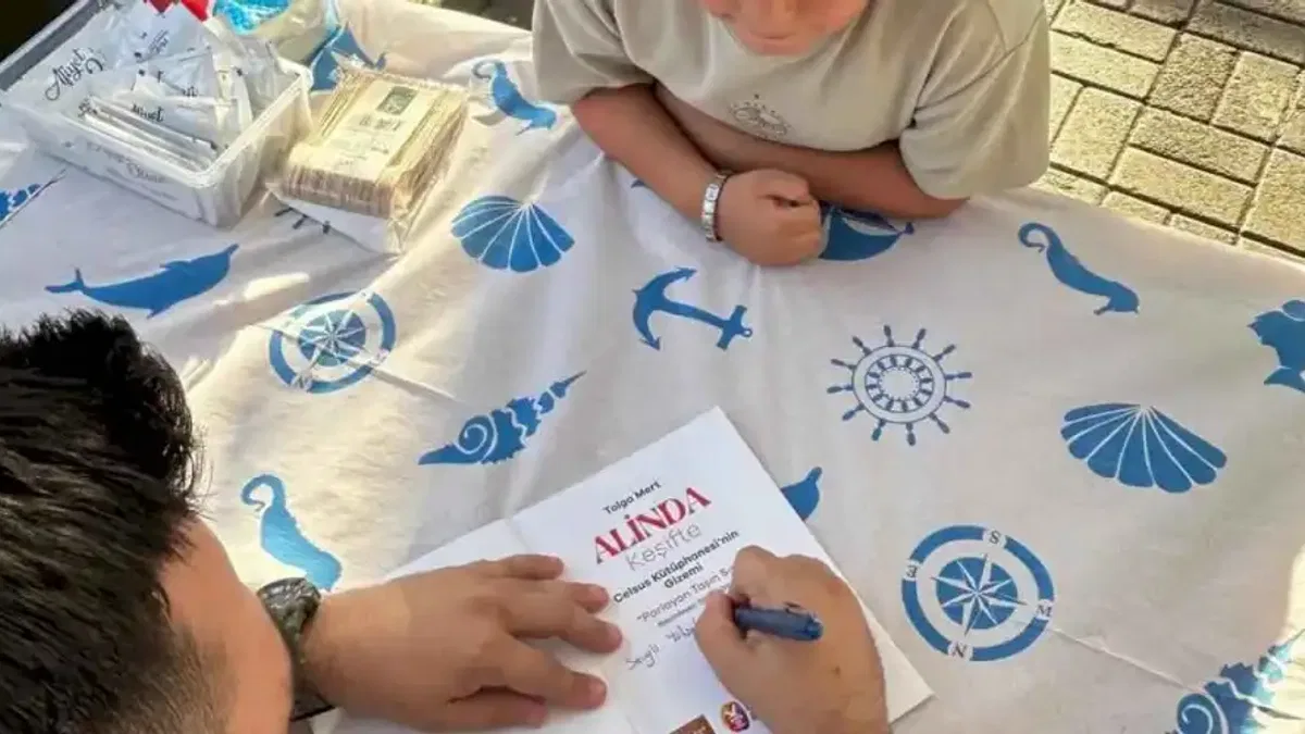 Efes Selçuklu çocuklar Alinda ile tarihi keşfe çıkıyor