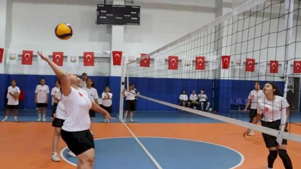 Kız çocuklarından voleybol kursuna yoğun ilgi