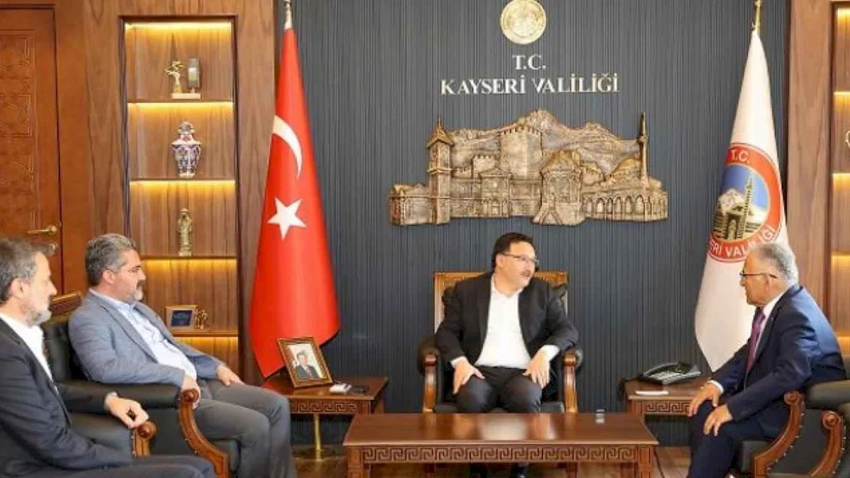 Mazbatasını alan Başkan Büyükkılıç, ilk ziyaretini Vali Çiçek’e yaptı