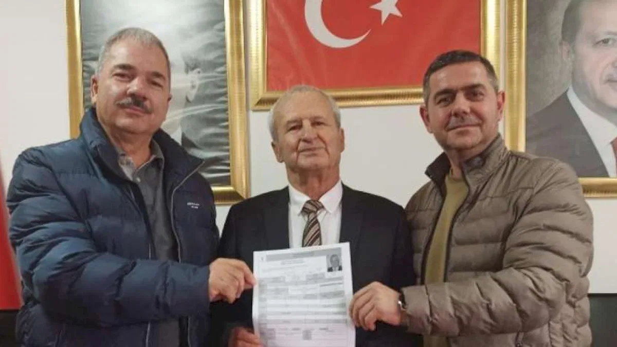 Edirne Keşan'da öğrencisine aday adaylığı formunu teslim etti
