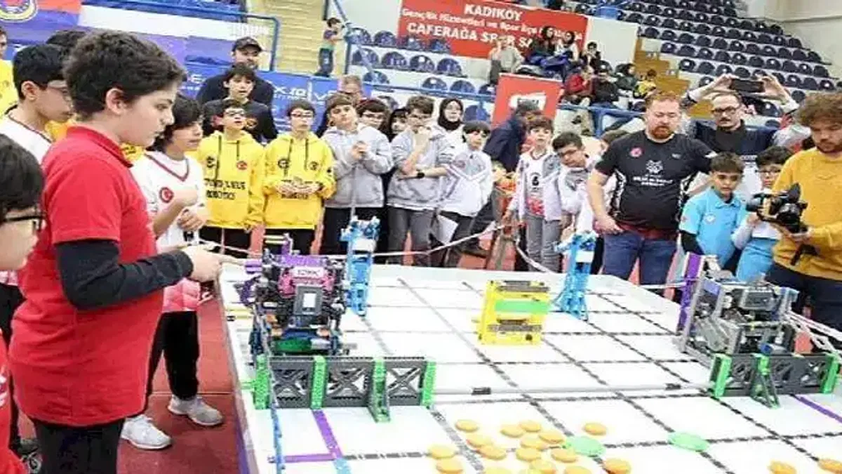 Küçükçekmeceli Öğrenciler, VEX IQ Turnuvasında İki Büyük Ödülle Döndü