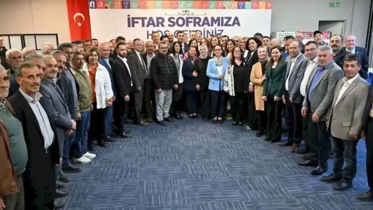 Manisa'da Başkan Zeyrek muhtarlarla iftarda buluştu