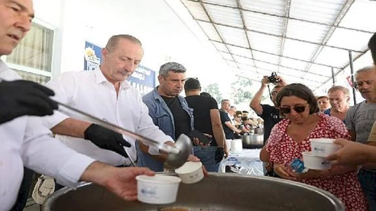 Didim Belediyesi'nden aşure ikramı