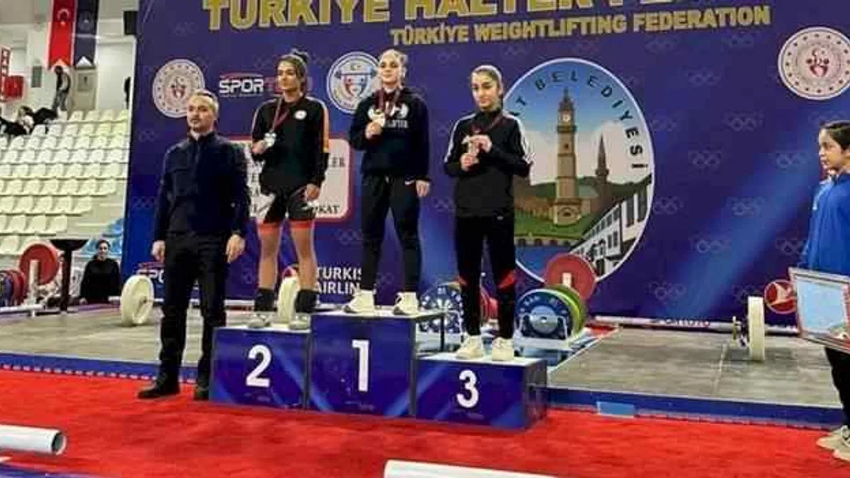 Nevşehirli halterci Hatice Kızmaz tarihe geçti
