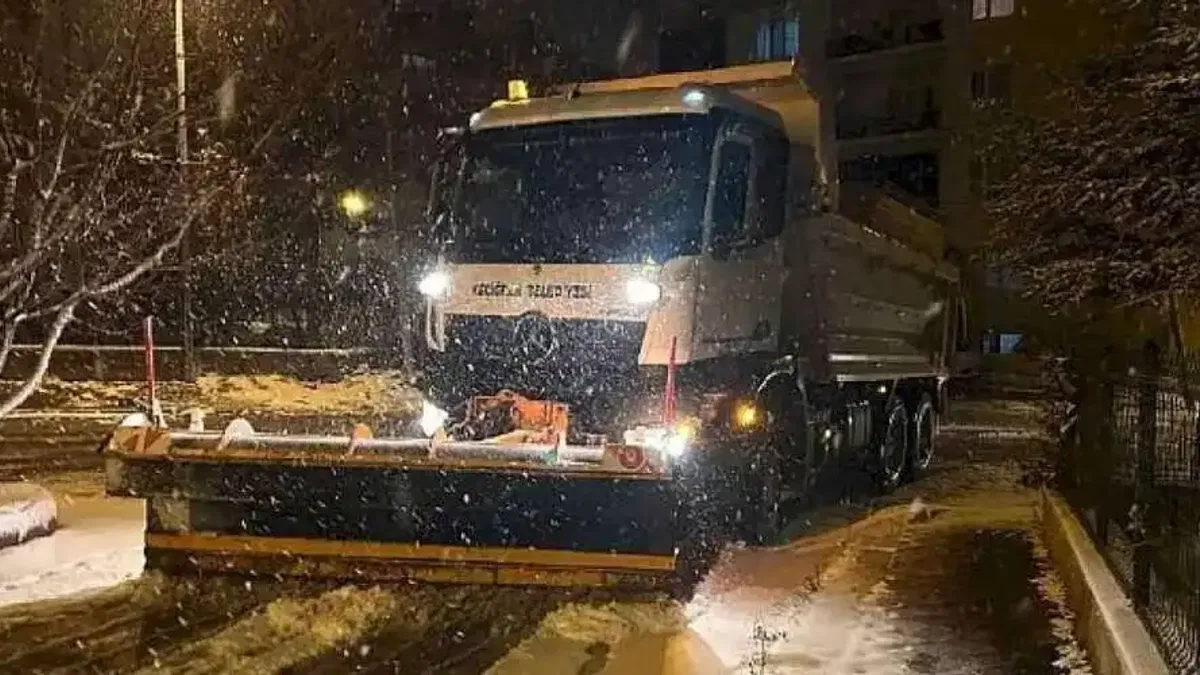 Kar yere, ekipler yollara düştü