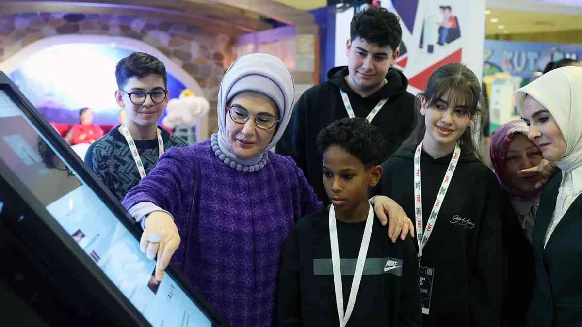 Emine Erdoğan, Dijital Dünyada Çocuk Hakları Sözleşmesi'ni imzaladı