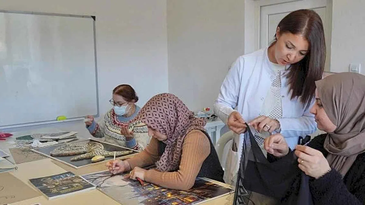 Çeşme Belediyesi sanat ve eğitim kursları başladı