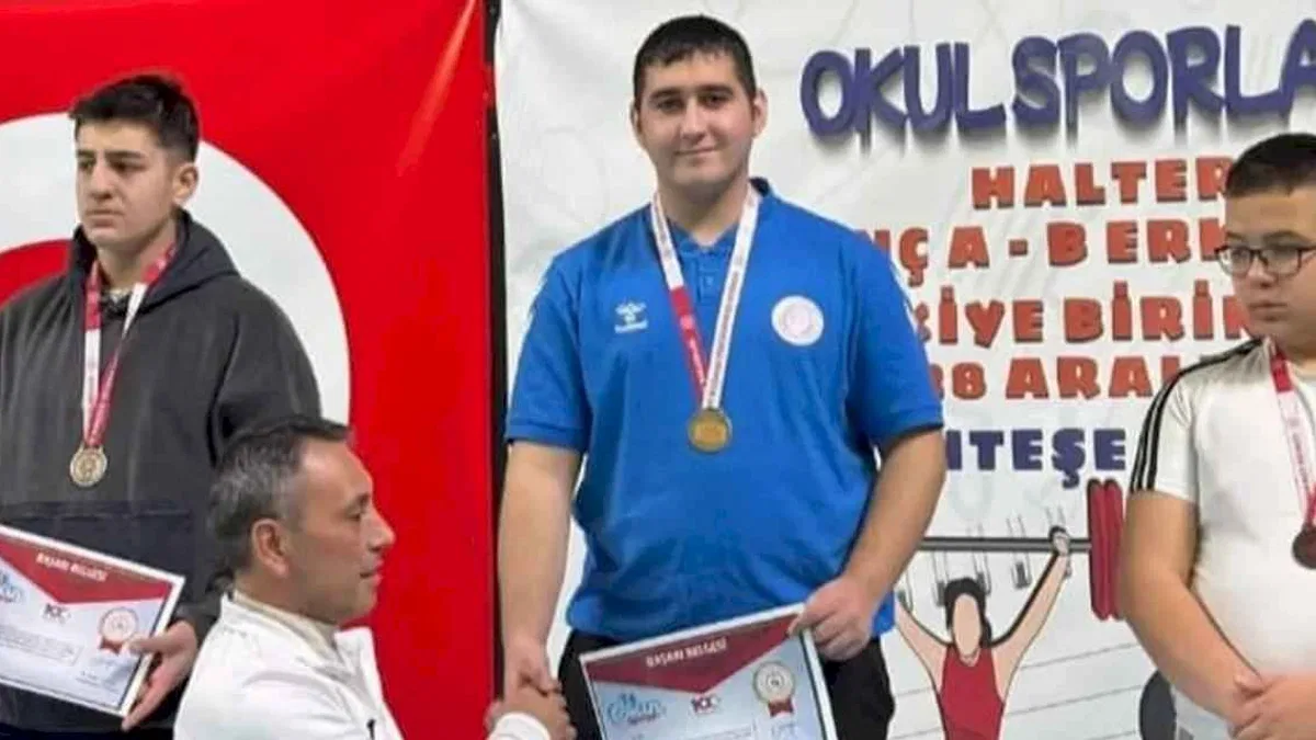 Bursalı lise öğrencisi halterde Türkiye Şampiyonu oldu