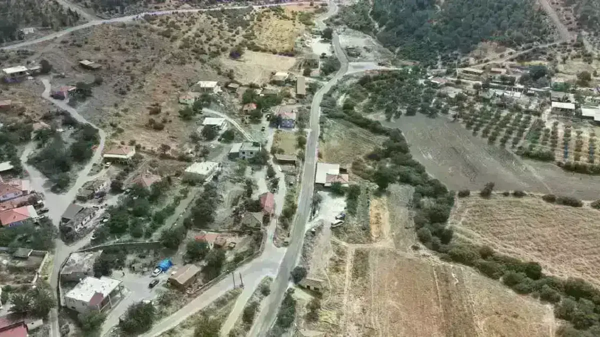 İzmir Kınık’ta 5 mahalleyi bağlayan yollar yenilendi
