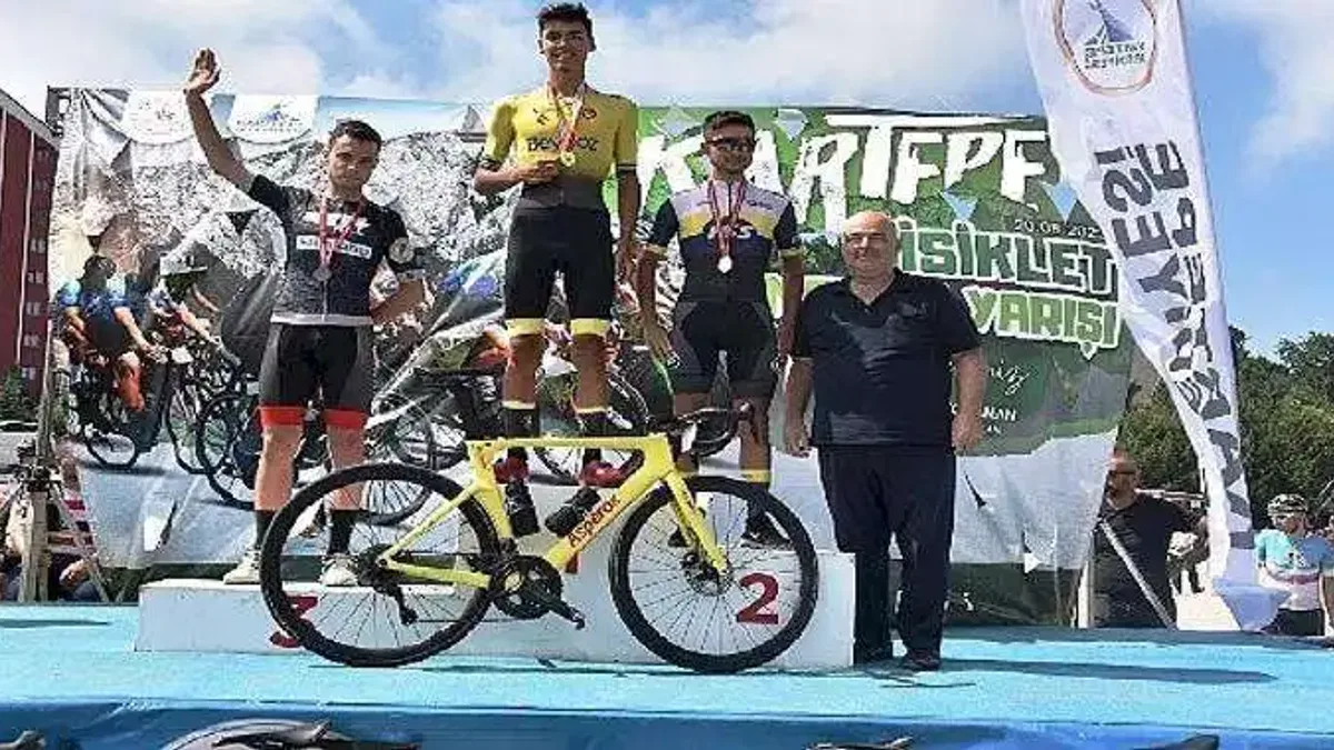 Kartepe'de nefes kesen bisiklet yarışı