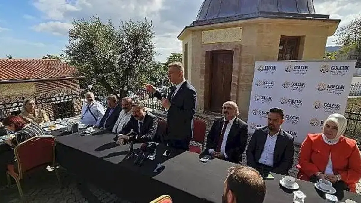 Gölcük Belediyesi Edebiyata Yön Veren Sempozyumlara Devam Ediyor
