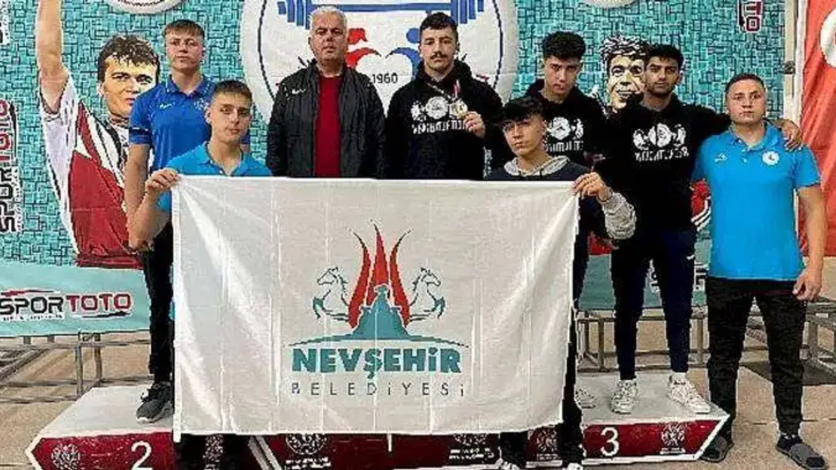 Nevşehir Belediyesi Gençlik ve Spor Kulübü'nün milli sporcusu Yaşar Karaca Türkiye Şampiyonu