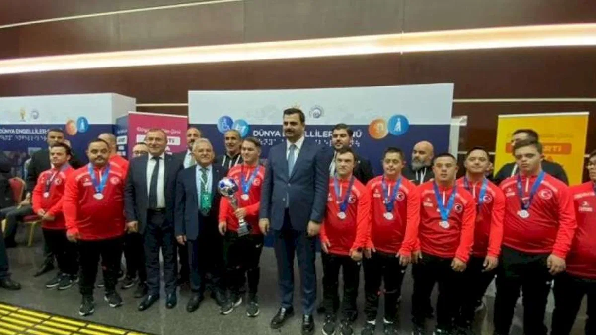 Memduh Büyükkılıç Down Sendromlu çocuklarla buluştu