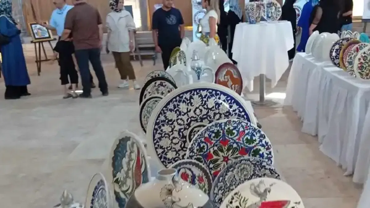 Malatya'da şehit yakınları ile gazilerden çini ve grafik sergisi