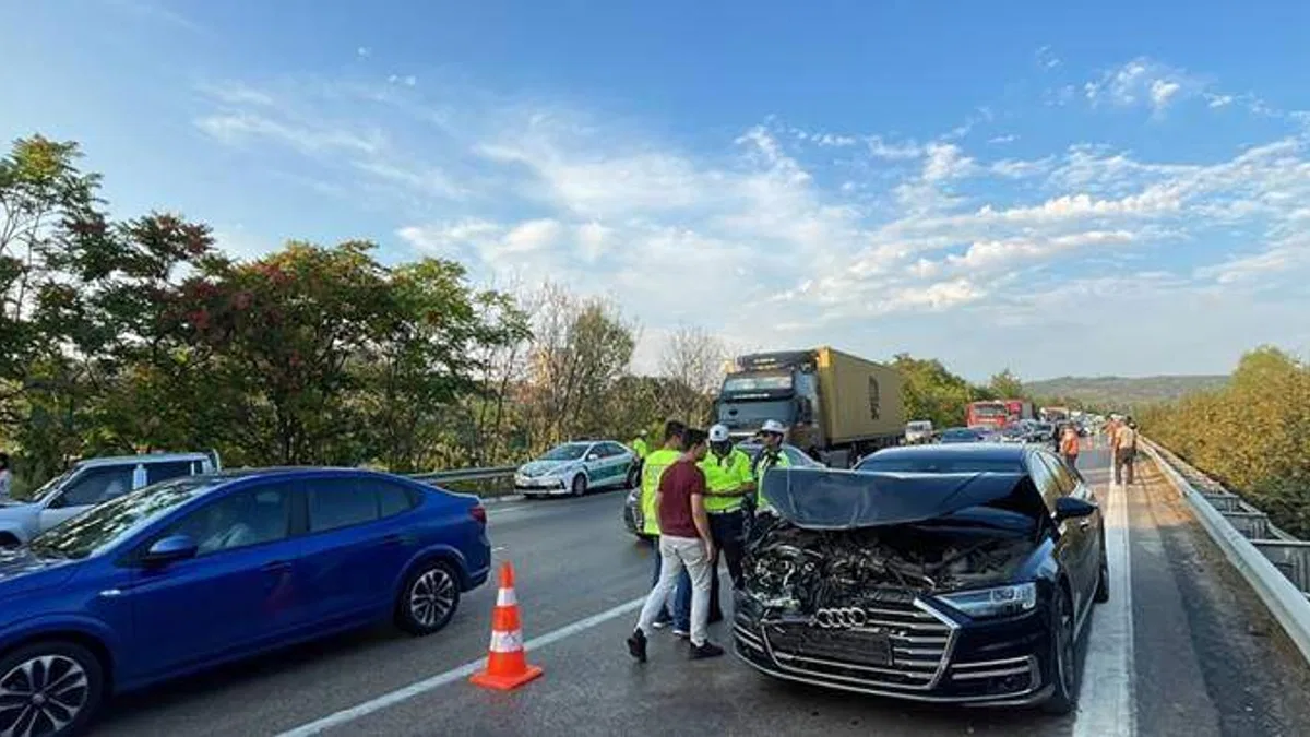 İstanbul-İzmir Otoyolu'ndaki zincirleme kazada 10 kişi yaralandı