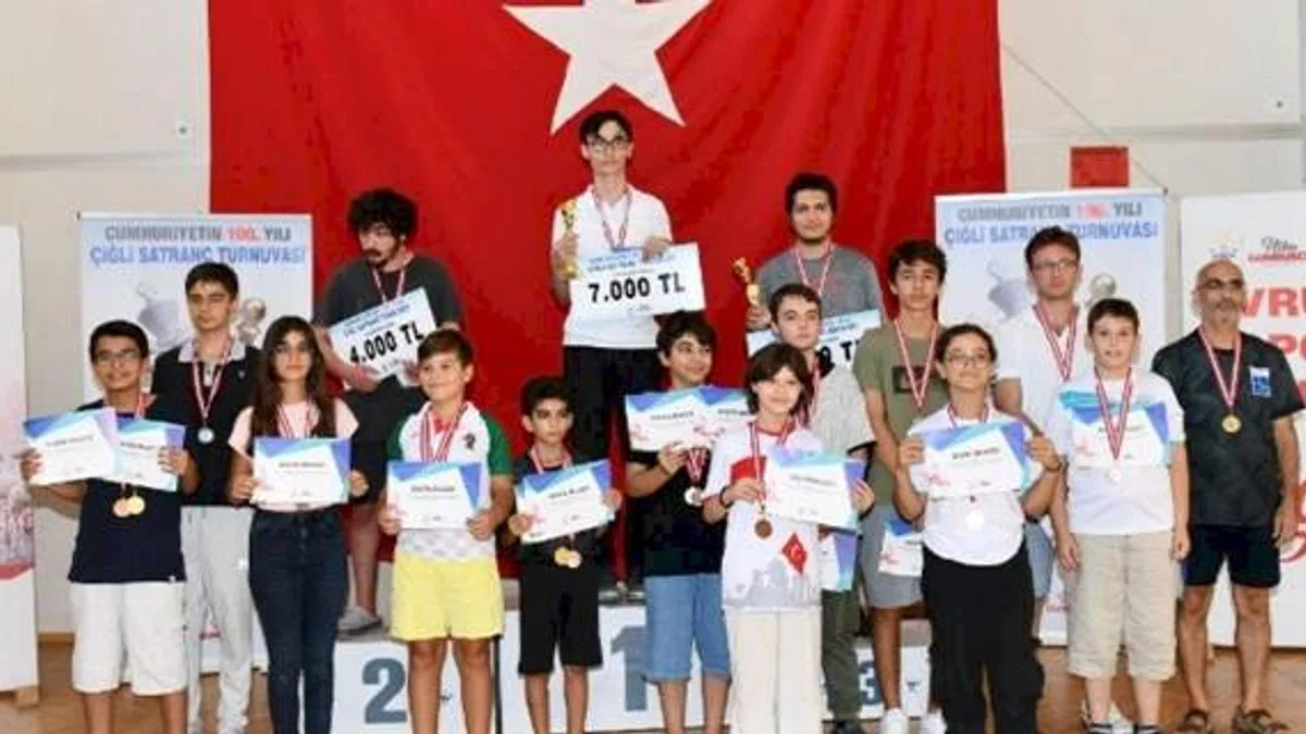 Çiğli'de Satranç Turnuvasında ödüller sahiplerini buldu