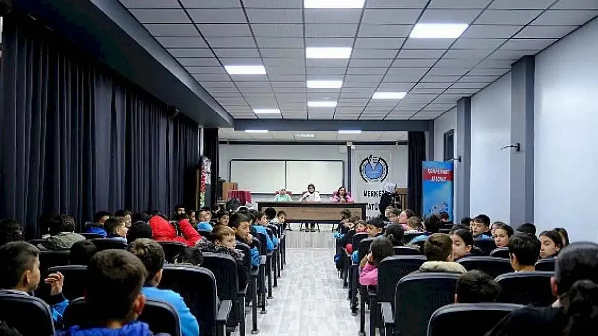 Konya Büyükşehir Çocuk Meclisi, İlçe Ziyaretleriyle Öğrencilere Ulaşıyor