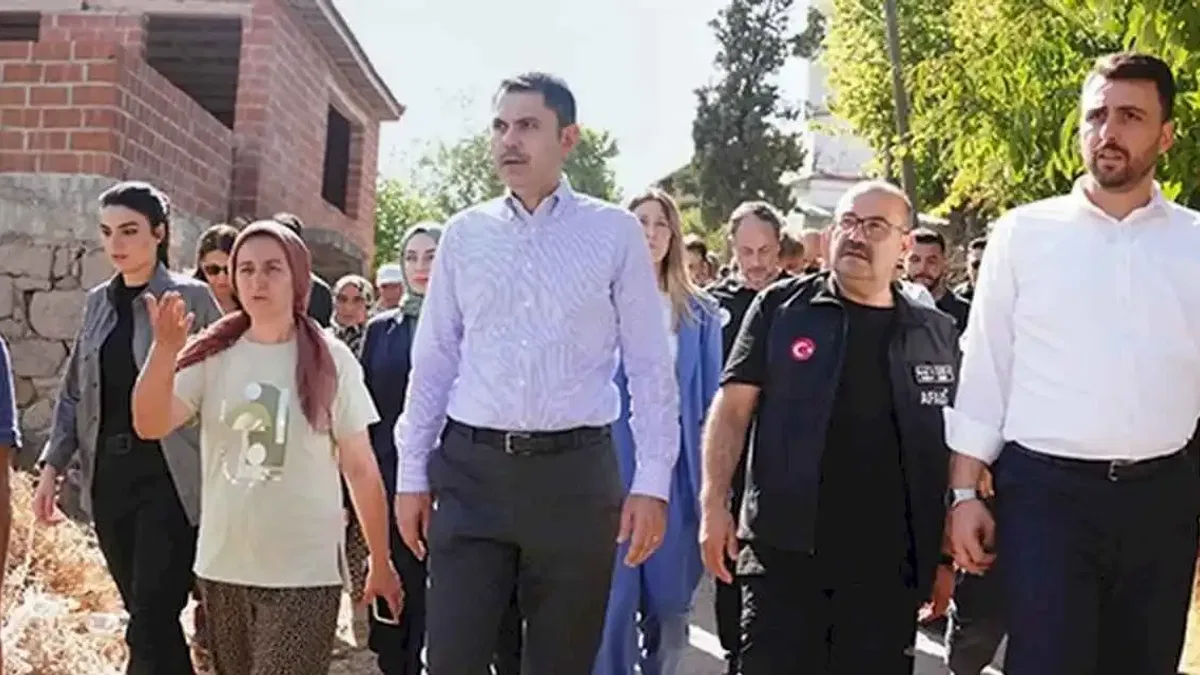 Sındırgı'da tüm evler tarandı... Ağır hasarlı yapılar yıkılacak!