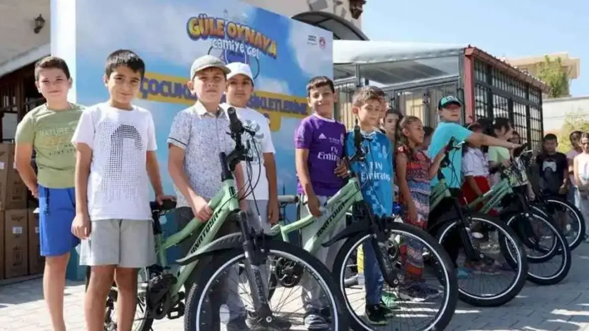 Konya Meram da 'güle oynaya' bisikletlerine kavuştu