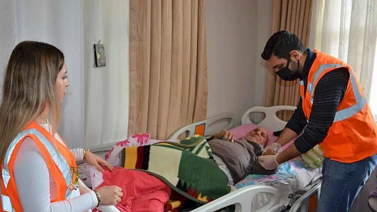 Antalya Büyükşehir Belediyesi Alanya'da hastalara fizyoterapi desteği veriyor