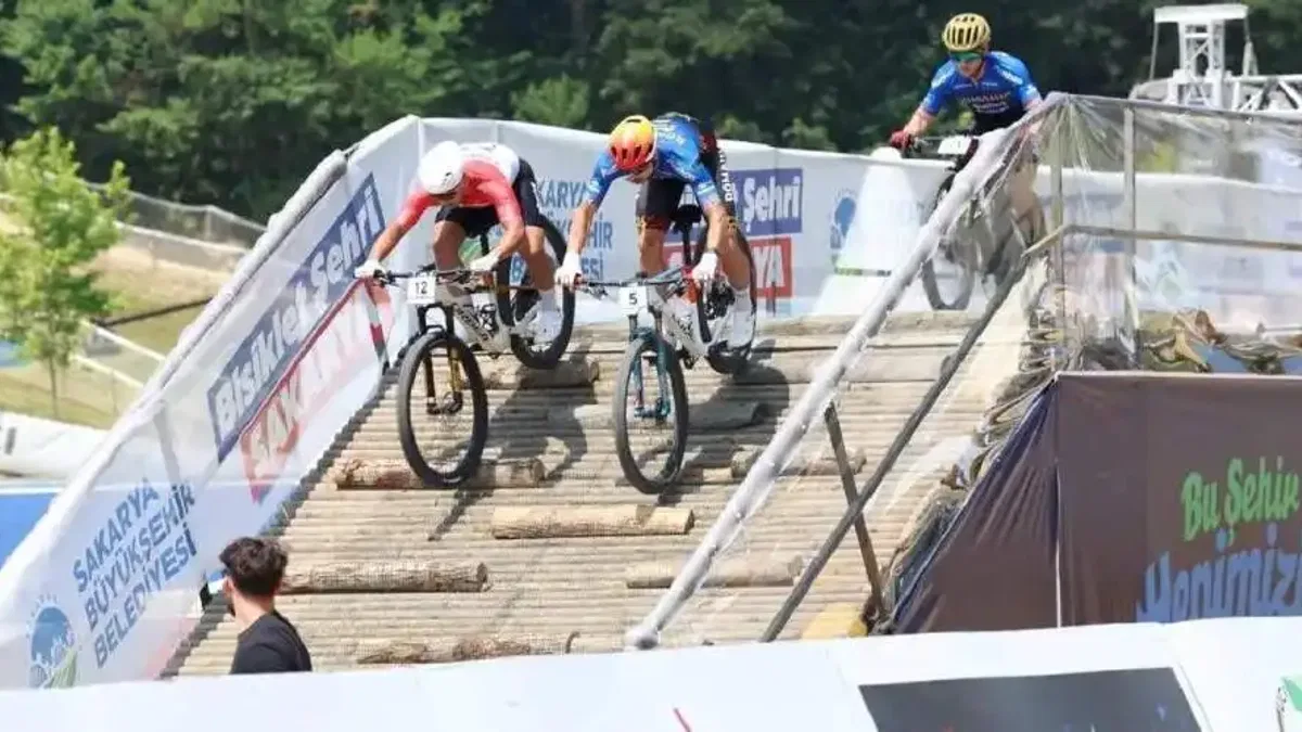 Dünyanın en iyileri Sakarya'da pedal çeviriyor