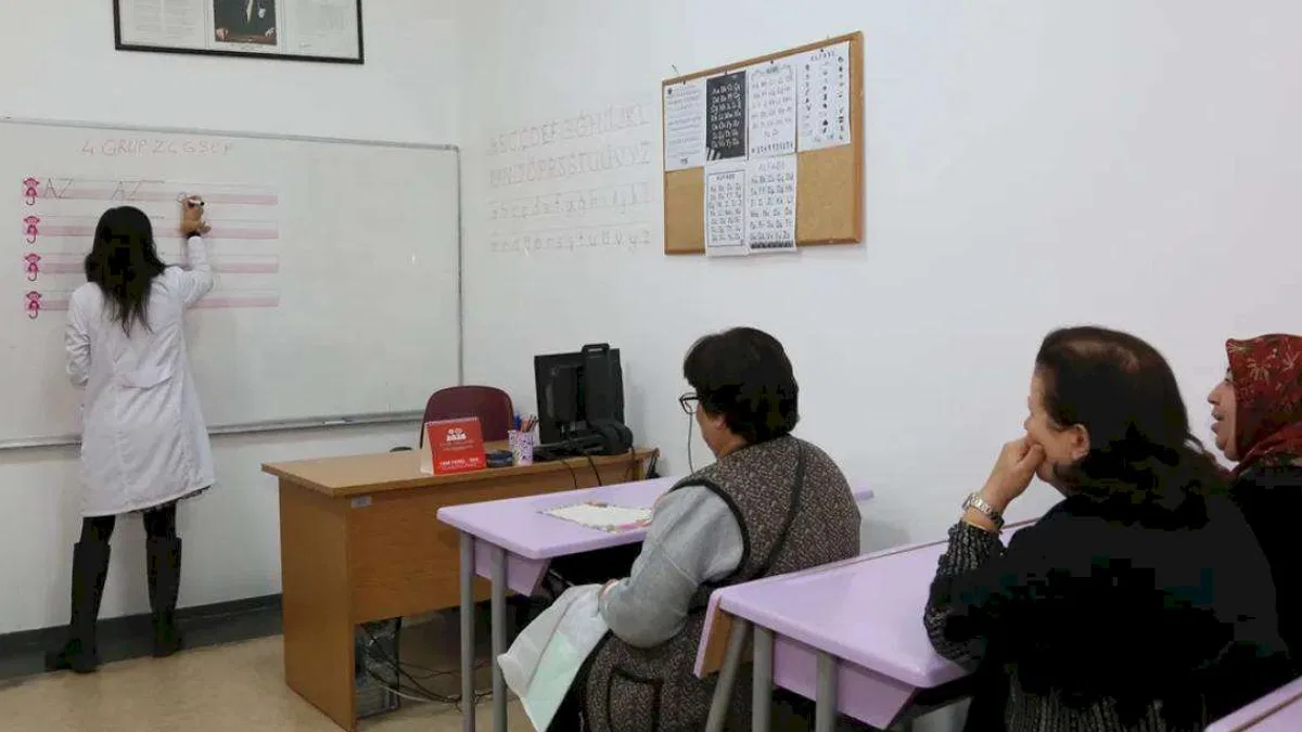 Ankara Keçiören'de her yaşa okuma yazma desteği