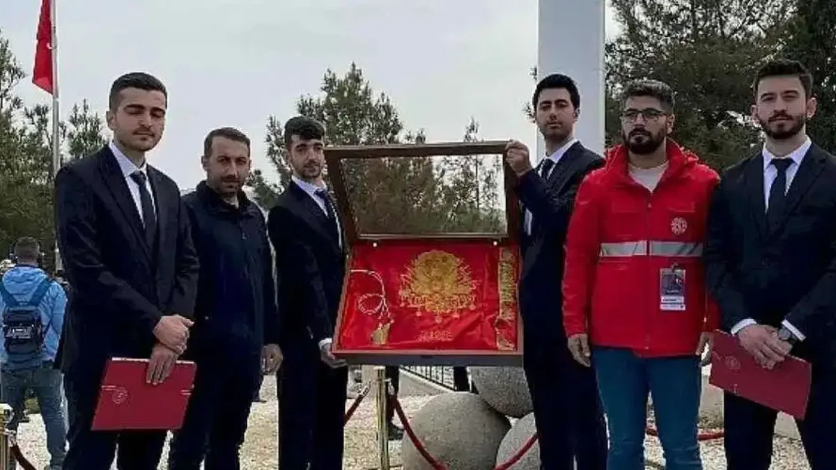 EÜ öğrencileri 57. Alay Sancağını törenle teslim etti