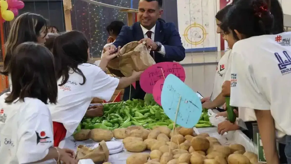 Erzurum'da çocuklar tarlada öğrendi, emeklerini hasatla taçlandırdı