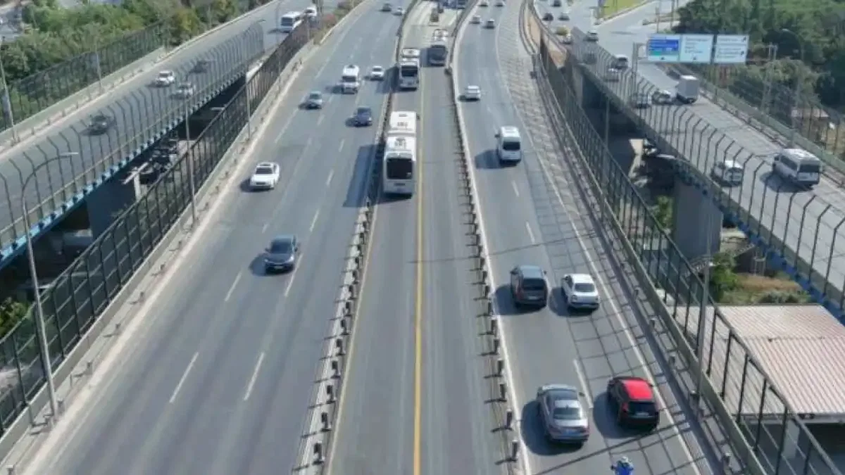 Haliç Köprüsü metrobüs yolu yenileniyor