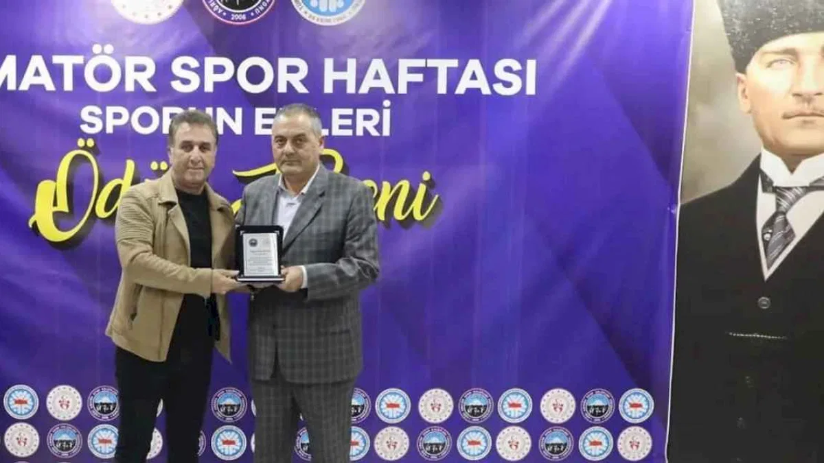 Ağrı'da OGC Genel Başkanı Nihat Aydın’a 'sporun enleri' ödülü