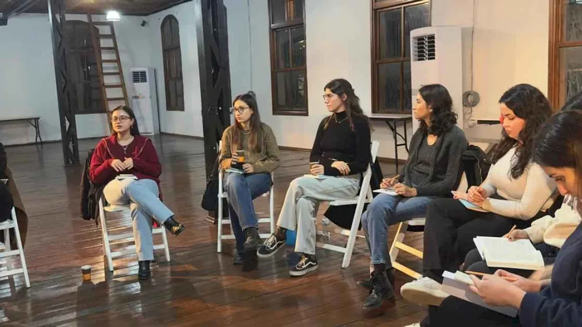 Genç İzmir Kitap Kulübü kapılarını açtı
