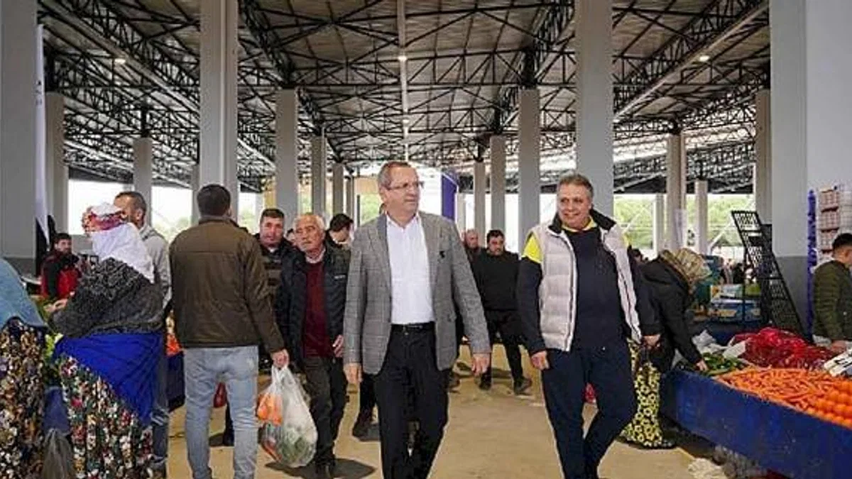 Altınova Kapalı Pazaryeri'nde Alışveriş Başladı