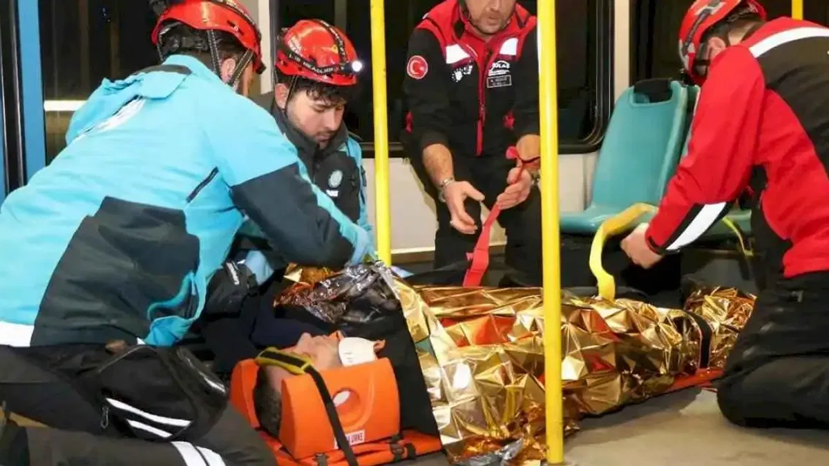 BursaRay hattında gerçeği aratmayan yangın tatbikatı