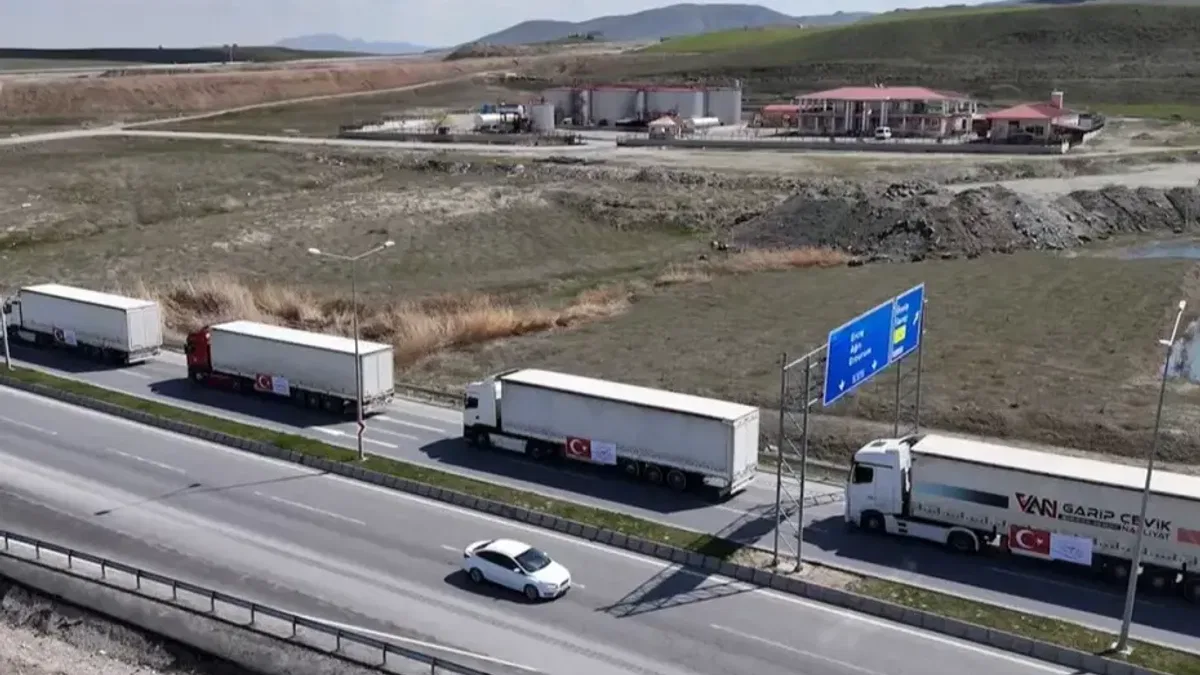 Türkiye’den İran’a 'şifa kervanı' yola çıktı