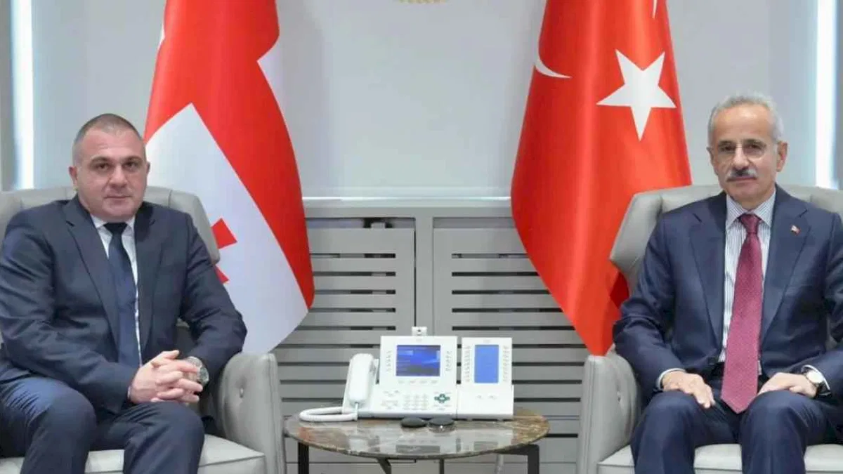 Bakan Uraloğlu Gürcistanlı mevkidaşı Sokhadze ile görüştü