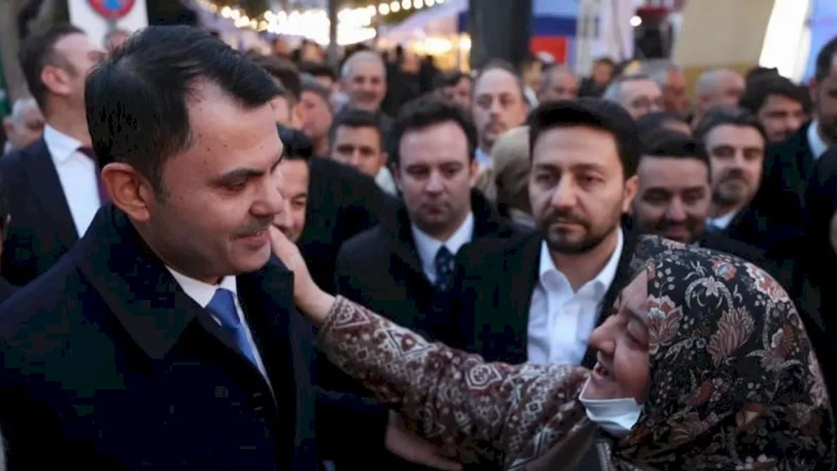 Bakan Kurum sokak iftarında