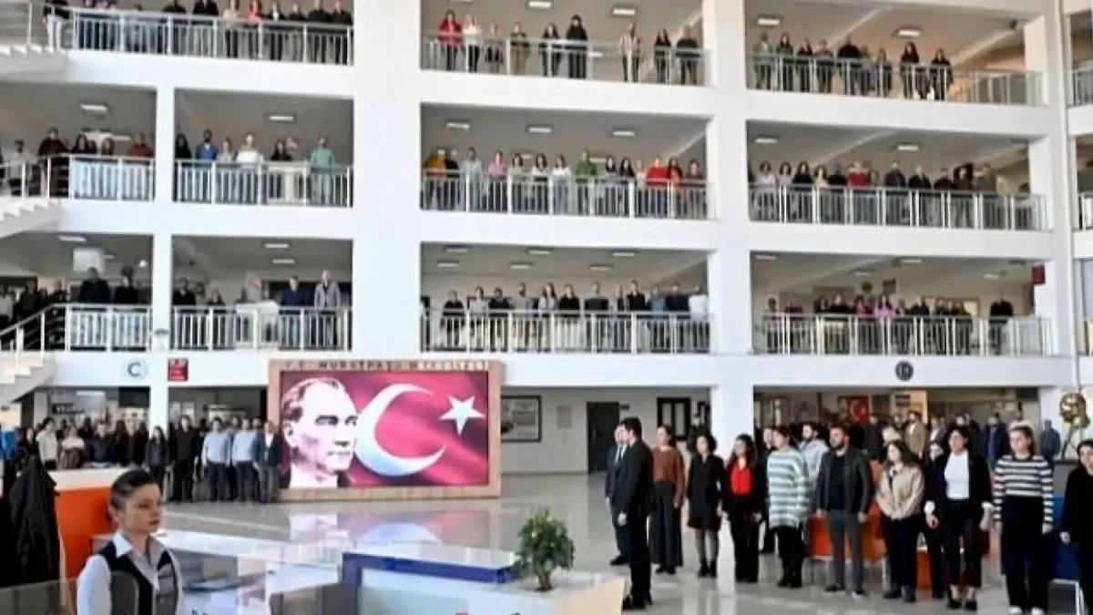 Muratpaşa depremin yıldönümünde saygı duruşunda