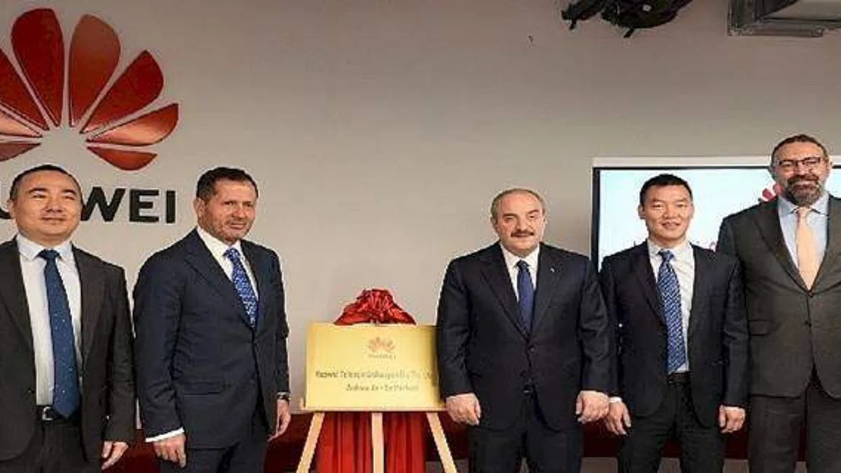 Huawei Türkiye'nin Ankara'daki yeni Ar-Ge Merkezi Bakan Varank tarafından açıldı