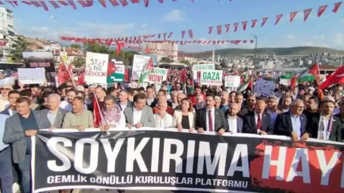 Gemlik’te Gazze’ye destek yürüyüşü