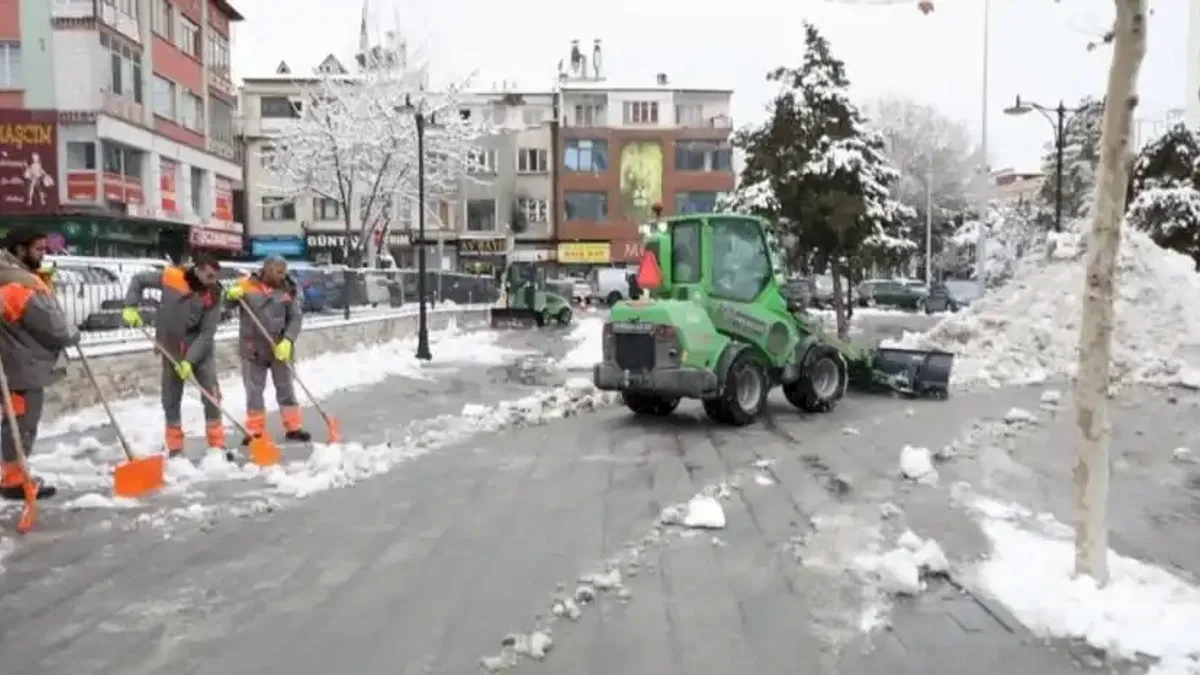 Kayseri Melikgazi hız kesmeden kar temizliği