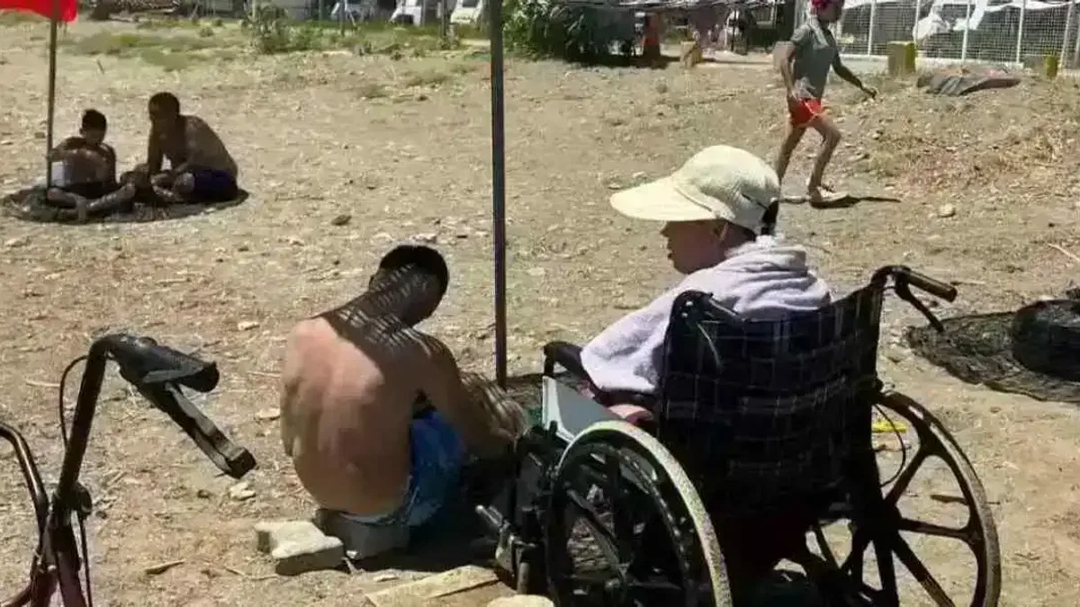 İzmir Narlıdere'de özel gereksinimli bireyler denizle buluştu