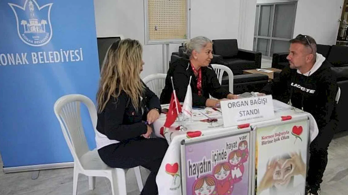 Konak'ta organ bağışı farkındalığı için stant kuruldu