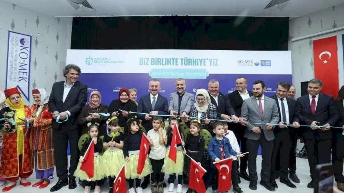KO-MEK yıl sonu sergileri Kartepe’de başladı