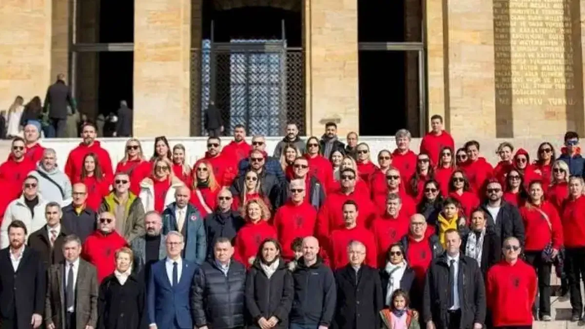 Hentbol ailesi, THF'nin 48. yılında Anıtkabir'i ziyaret etti