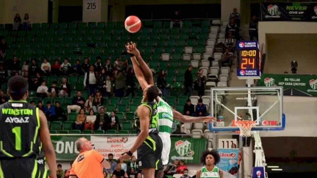 Basketbolda Bursa derbisinin galibi TOFAŞ oldu