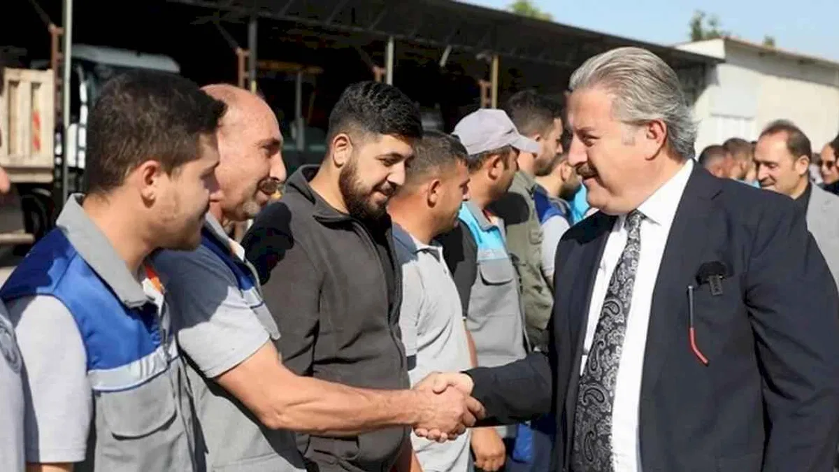 Kayseri Melikgazi mesaiye bayramlaşarak başladı