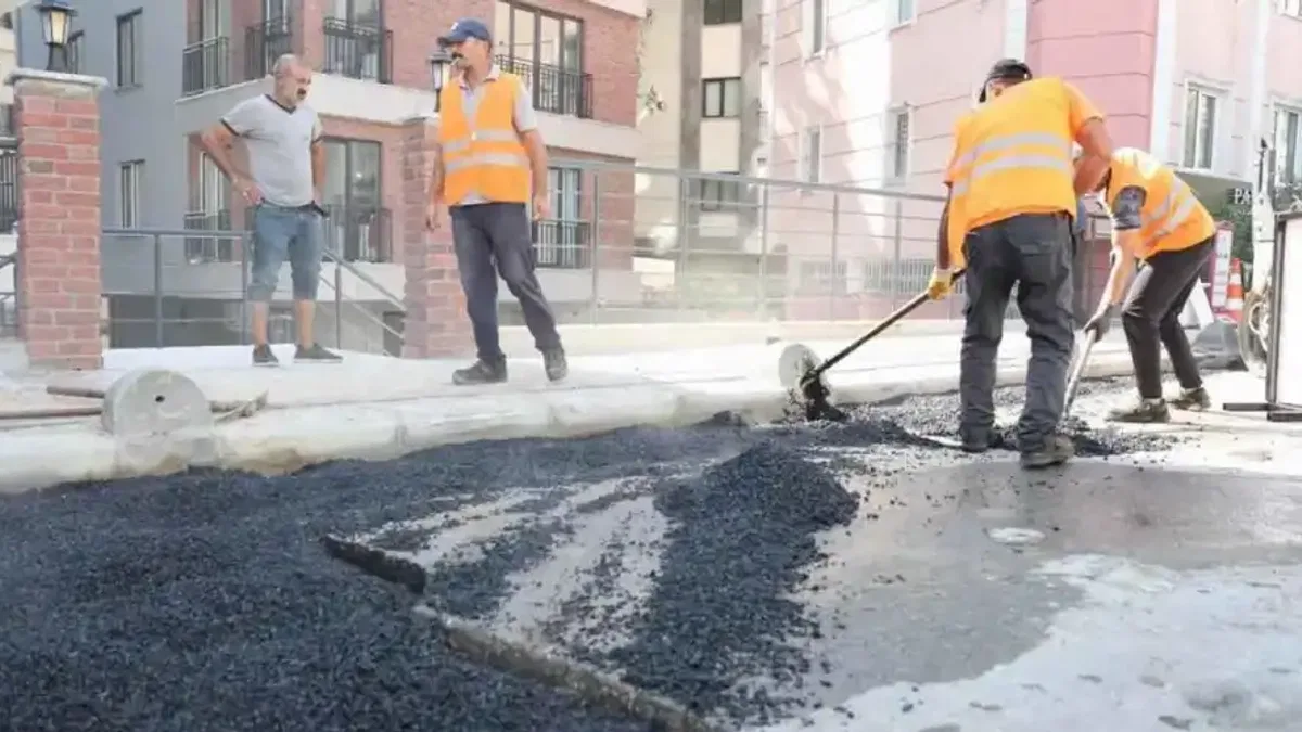 İstanbul Bakırköy'de mahalleliler talep ediyor, belediye yapıyor