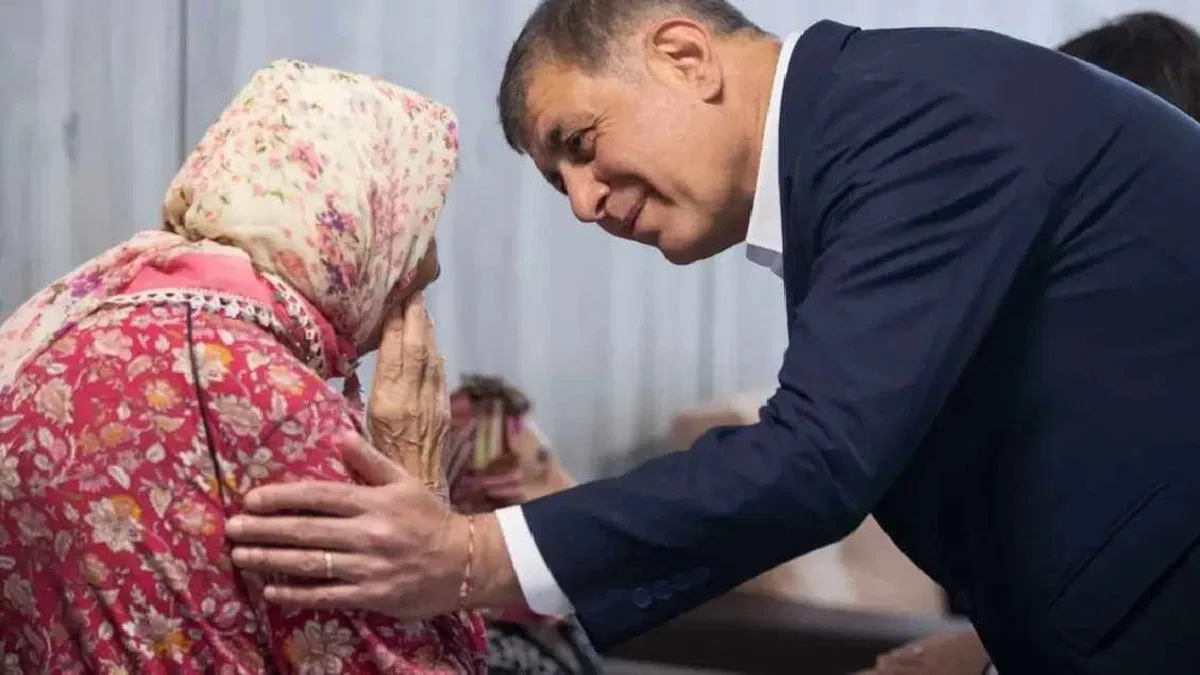 İzmir’de emeklilere 8 bin lira destek
